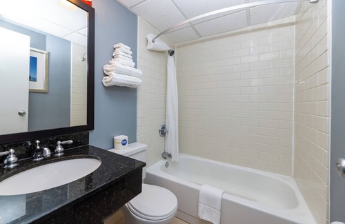 Manitowoc Hotel | Harbor Town Inn