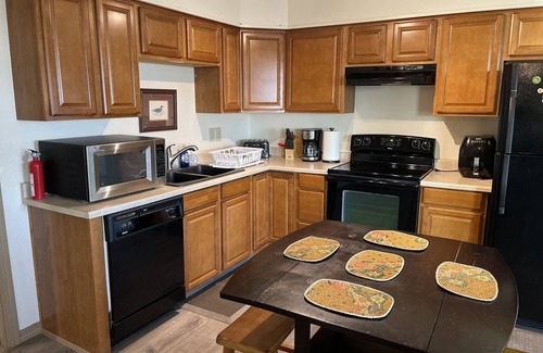 Crescent City Apartment | Harbor View Bliss Apartment 2