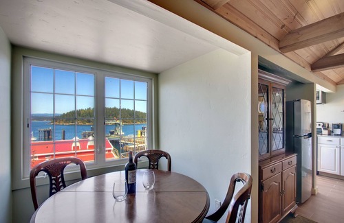 Friday Harbor Condo | Harbor View Condo! (Blue Water Suite)