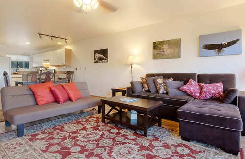 Friday Harbor Condo | Harbor View Condo in Downtown! (Marina Lookout)