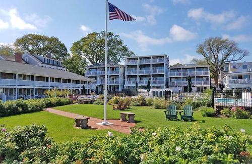 Edgartown Apartment | Harbor View Suite at Harborside Inn in Edgartown