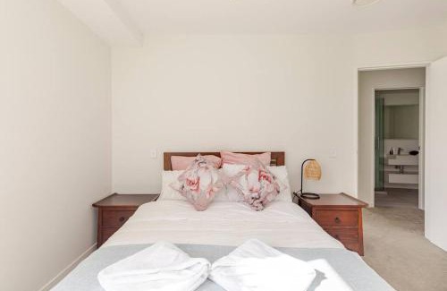 Te Aro Apartment | Harbor View Two Bedroom Apartment At Pinnacle