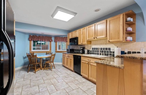 Lexington House | Harbor View! Walk Out The Door Into Downtown Lex!