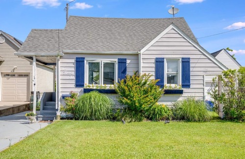 Copiague House | Harbor Water Views: Embrace the Tranquil Tide at this Oasis escape!