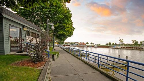 Sheboygan Hotel | Harbor Winds Hotel