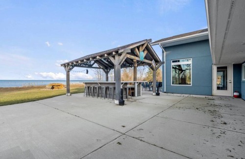 Harbor Beach House | HarborBeach Haven & Event Lodge! 300' of Lakefront