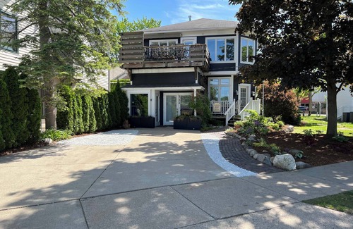 Saugatuck House | Harborfront 2-bedroom house with AC, WiFi in welcoming Saugatuck