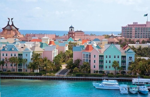 Paradise Island Villa | Harborside Atlantis, kitchen, waterpark access wristbands included for 4 guests