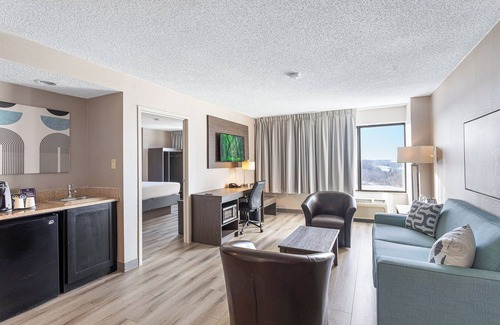 Oxon Hill Hotel | Harborside Hotel