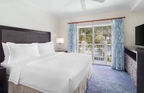 Paradise Island Hotel | Harborside Resort at Atlantis- 1 Bedroom -1 Bath -Access to Atlantis Water Parks
