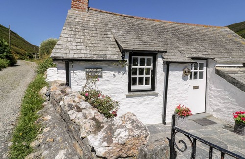 Boscastle Cottage | HARBOUR COTTAGE, pet friendly, luxury holiday cottage in Boscastle