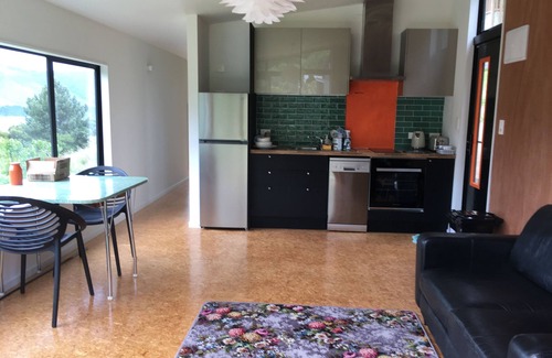 Lyttelton House | Harbour Escape - tiny home in Lyttelton with Port Views