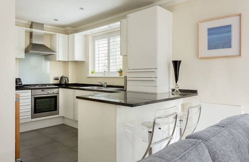 Sandbanks Apartment | Harbour Escapes | Luxury 2 bed Sandbanks Apt with Garden & Beach Hut
