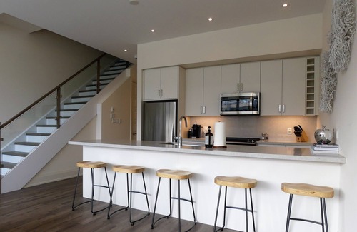 Innisfil House | Harbour Haven! Waterfront escape at Friday Harbour resort