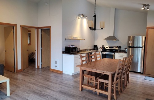 Garden Bay Cabin | Harbour Hideaway - Steps from the Ocean with a Private Hot Tub