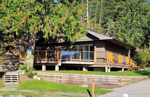 Garden Bay Cabin | Harbour Hideaway - Steps from the Ocean with a Private Hot Tub