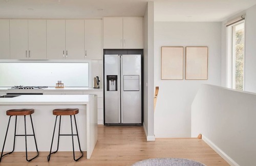 Clifton Springs House | Harbour Horizons Balcony BBQs and Calm Water Views