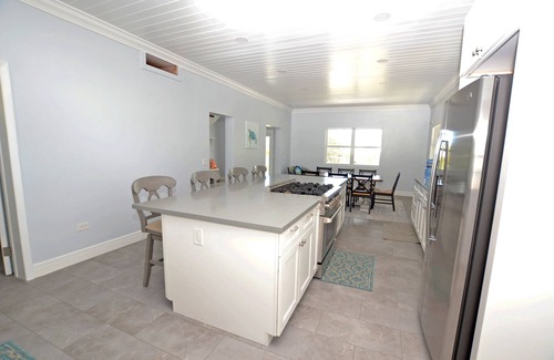Spanish Wells Villa | HARBOUR HOUSE - Dock Included! Brand New Interior! Beautiful Beach nearby.