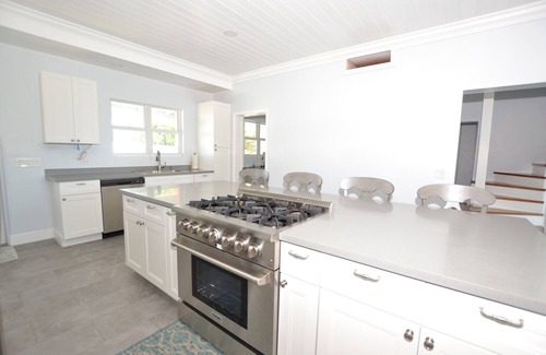 Spanish Wells Villa | HARBOUR HOUSE - Dock Included! Brand New Interior! Beautiful Beach nearby.