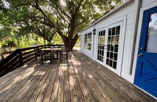 Dunmore Town Cottage | Harbour Island, Bahamas, Walk to Gorgeous Pink Sand Beach