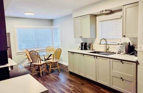 Regional District of Nanaimo Hotel | Harbour Light Motel