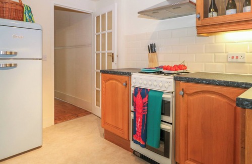 Littlehampton Cottage | HARBOUR REACH, pet friendly, with a garden in Littlehampton