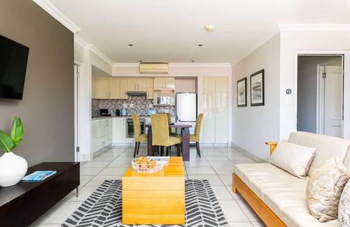 Hermanus City-Centre Hotel | Harbour Square Hotel