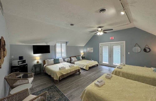 Put-in-Bay House | Harbour Square Suites