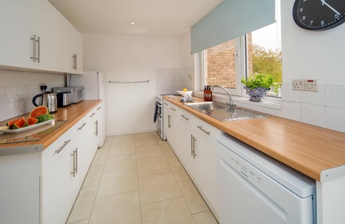 Bembridge House | Harbour Strand - sleeps 6 guests in 3 bedrooms