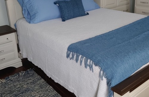 Owen Sound House | Harbour Veiw 2 Bedroom and Den