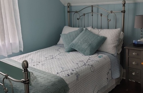 Owen Sound House | Harbour Veiw 2 Bedroom and Den