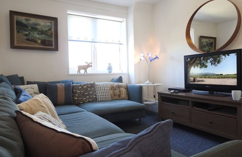 Gosport Cottage | Harbour View 4 - an apartment that sleeps 8 guests in 4 bedrooms