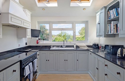 Emsworth Cottage | Harbour View - Coming Soon - a town house that sleeps 8 guests in 4 bedrooms