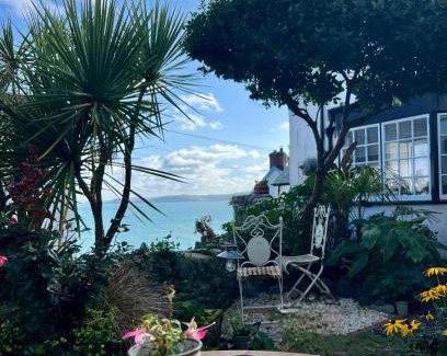 Clovelly Bed & Breakfast | Harbour view cottage, clovelly