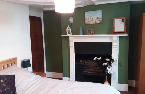 Clovelly Bed & Breakfast | Harbour view cottage, clovelly