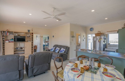 Pauanui House | Harbour View Haven - Pauanui Holiday Home