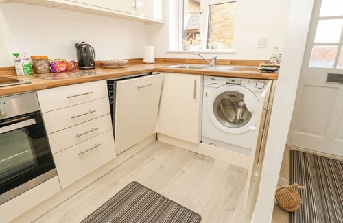 Poole Cottage | HARBOUR VIEW POOLE, family friendly, country holiday cottage in Poole