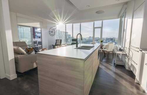 Victoria Condo | Harbour Views-Beautiful Suite, Exceptional Views, AC and lots of Amenities by Victoria Prime!
