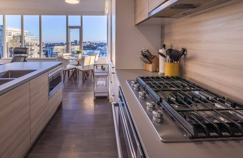 Victoria Condo | Harbour Views-Beautiful Suite, Exceptional Views, AC and lots of Amenities by Victoria Prime!