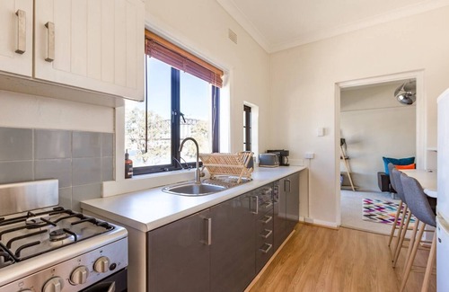 McMahons Point Apartment | Harbourfront Art Deco Hall Sought after in Sydney