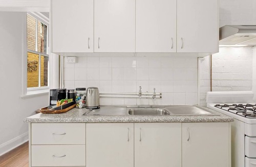 Millers Point Apartment | Harbourfront meets Heritage Chic near Barangaroo