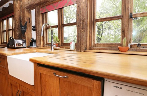St Michaels Cottage | HARBOURNE OAST, family friendly, with open fire in St Michaels, Kent