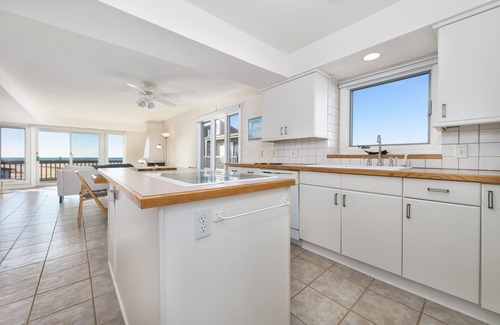 South Haven Condo | Harbours #4 - Lake front, pool, private beach