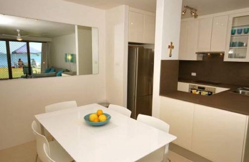 Soldiers Point Apartment | Harbourside, 5/3-7 Soldiers Point Road - ground floor waterfront unit