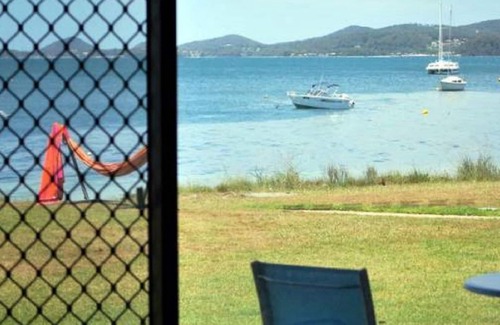 Soldiers Point Apartment | Harbourside, 5/3-7 Soldiers Point Road - ground floor waterfront unit