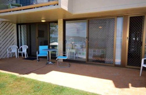 Soldiers Point Apartment | Harbourside, 5/3-7 Soldiers Point Road - ground floor waterfront unit