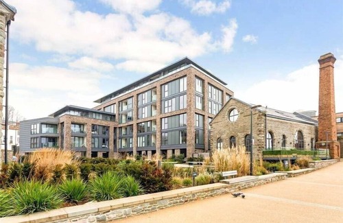 Canon's Marsh Apartment | Harbourside Hideaway - Superb Flat With Terrace