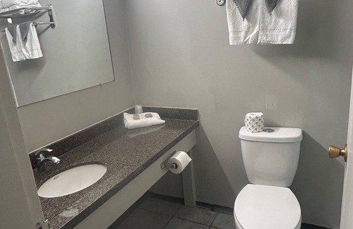 Campbell River Hotel | Harbourside Inn