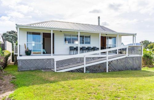 Mangawhai Heads House | Harbourview Haven - Mangawhai Heads Holiday Home
