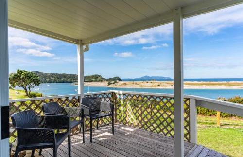 Mangawhai Heads House | Harbourview Haven - Mangawhai Heads Holiday Home